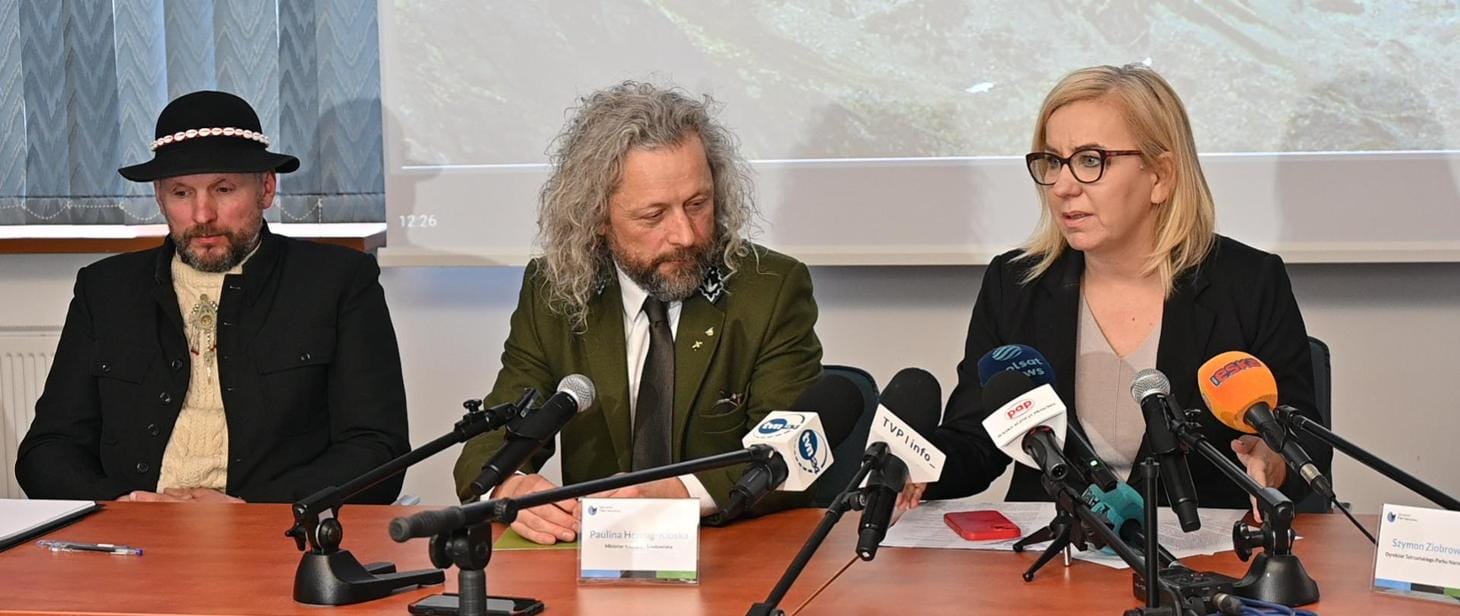 Dyrektor Tatrzańskiego Parku Narodowego Szymon Ziobrowski, ministra klimatu i środowiska Paulina Hennig-Kloska , 