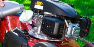 Jak przygotować kosiarkę do sezonu wiosennego?