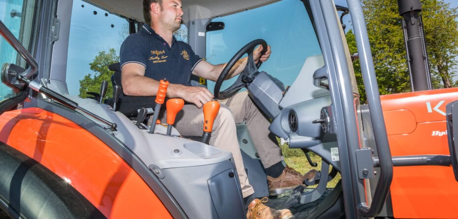 Kubota M4003