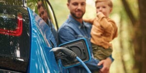 Dopłaty do samochodów elektrycznych dla rodzin. NaszEauto 2025