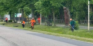 Nadbałtyckie miejscowości pielęgnują zieleń w oczekiwaniu na turystów