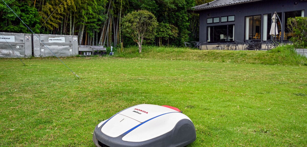 Autonomiczne kosiarki Honda pomagają pielegnować JAL Agriport