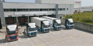 Ciężarówki na wodór wchodzą do użytku w&nbsp;logistyce marki Toyota