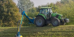 Samorządy inwestują w nowy sprzęt – przetargi na ciągniki do różnych zadań