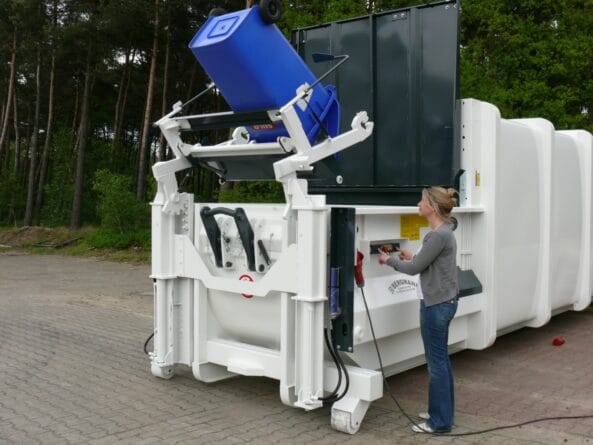 Prasokontener z podnośnikiem do pojemników, Prasokontener z podnośnikiem do pojemników, maszyny do recyklingu na miarę GOZ