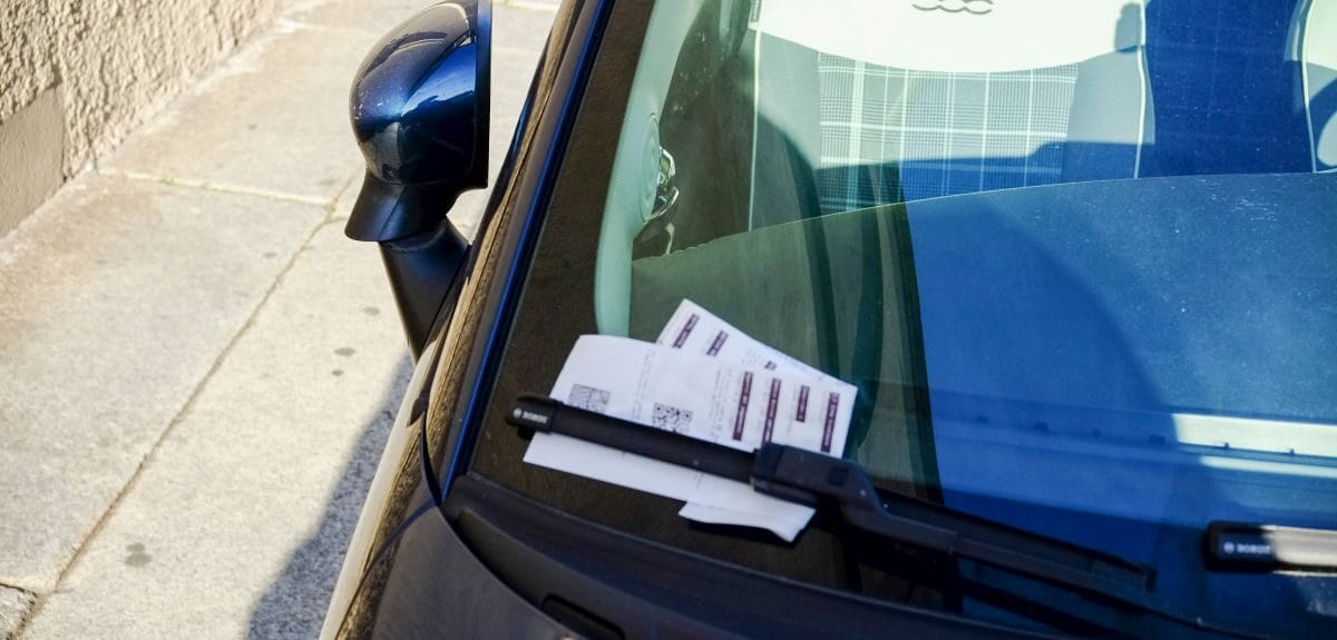 Kary za parkowanie pod sklepem – czy płacić?