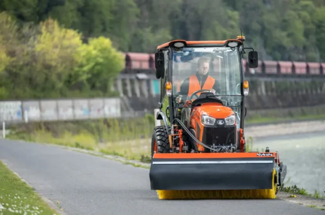 Nowe zamówienia na ciągniki komunalne