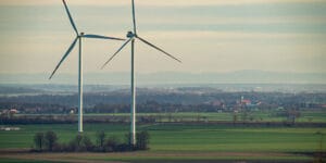 Inwestycje w&nbsp;wielkoskalowe magazyny energii i&nbsp;klastry OZE przyspieszają