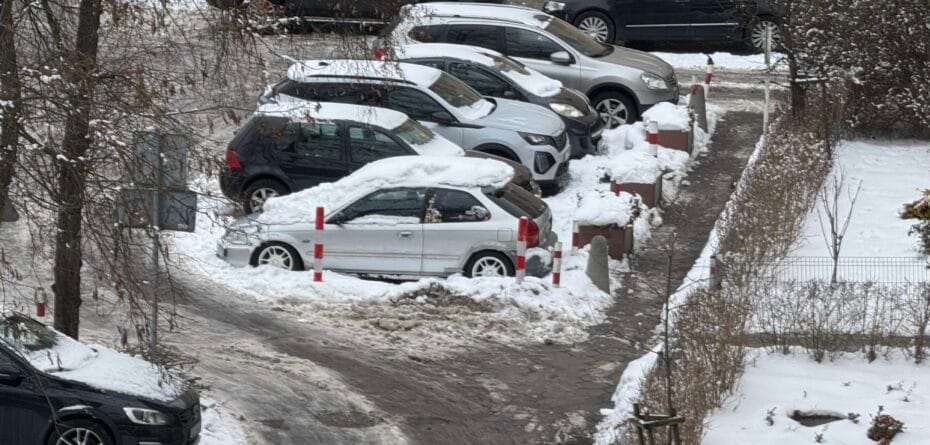 Zarządzanie błotem pośniegowym: logistyczny wyścig z czasem w wąskich uliczkach miast