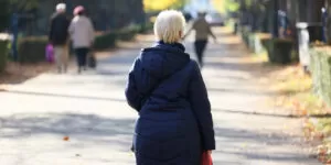 Opieka długoterminowa na krawędzi. Raport UMP ujawnia krytyczne luki w systemie