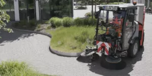 Nowoczesne zamiatarki samojezdne: jak dobrze wybrać sprzęt dla miasta i&nbsp;biznesu?