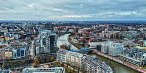 Przyszłość polskich miast: jakie są postępy we wdrażaniu Krajowej Polityki Miejskiej 2030?