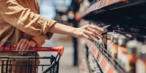 Rewolucja w&nbsp;ochronie konsumenta: czy to koniec z&nbsp;eko-ściemą i&nbsp;postarzaniem produktów?