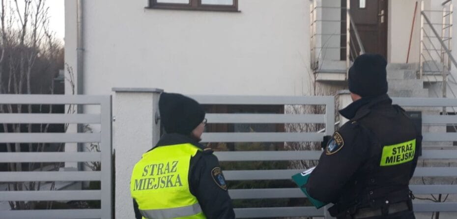 Kontrole pieców przez straż miejską. Kiedy właścicielowi domu grożą 3 lata więzienia?
