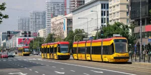 Darmowa komunikacja miejska 2026: kto jedzie bez biletu?