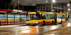 Autobusy mają wrócić do gmin. Samorządy pytają o koszty.