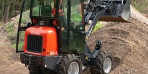 Ładowarki kołowe Kubota w branży komunalnej: zwrotność, osprzęt i praca w mieście