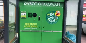 Bitwa o&nbsp;nieodebraną kaucję: czy ktoś zarabia na niezwróconych butelkach? Czy środki powinny trafić do gmin?