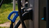 Koniec tarczy paliwowej. Za to „elektryki” wjeżdżają w&nbsp;lato z&nbsp;promocjami