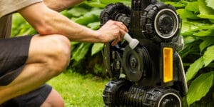 Jak dbać o robota koszącego, by służył przez lata? Przeglądy, wymiana noży i przechowywanie w praktyce