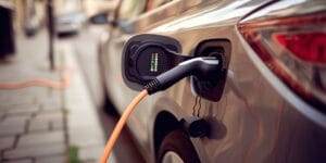 Wytrzymałość baterii w&nbsp;autach elektrycznych: co mówią twarde dane?