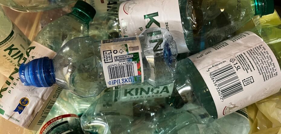 Butelki znikają z żółtych pojemników. Czy przez system kaucyjny zapłacimy więcej za śmieci?